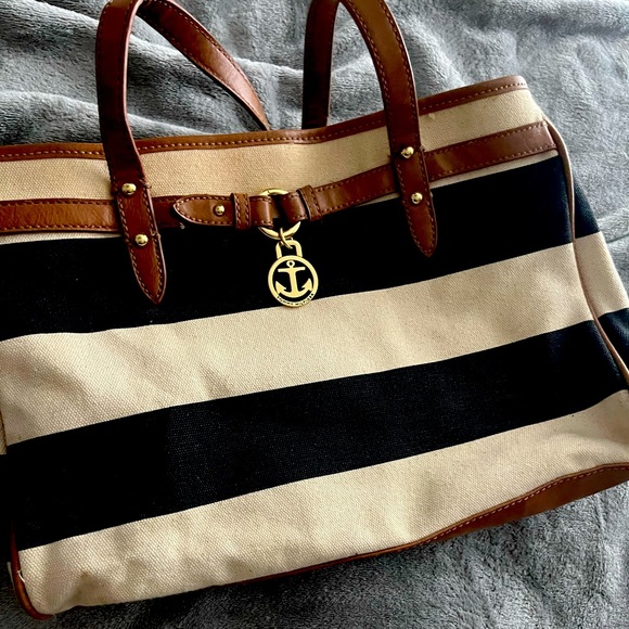 Tommy Hilfiger Tote - Picture 1 of 1